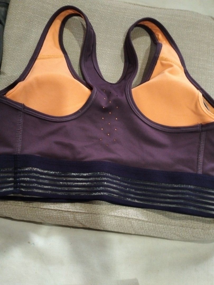 nike sports bra size s, Women's Fashion, Activewear on Carousell