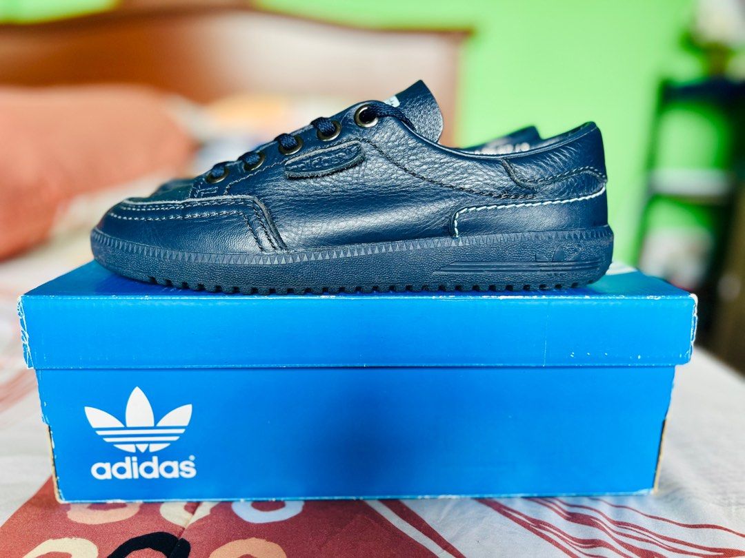 Noel gallagher deals adidas shoes