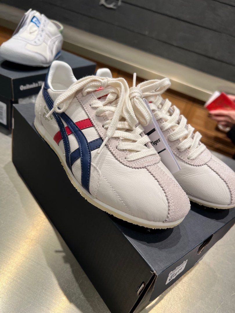 BNWT Onitsuka Tiger shoes Size 37