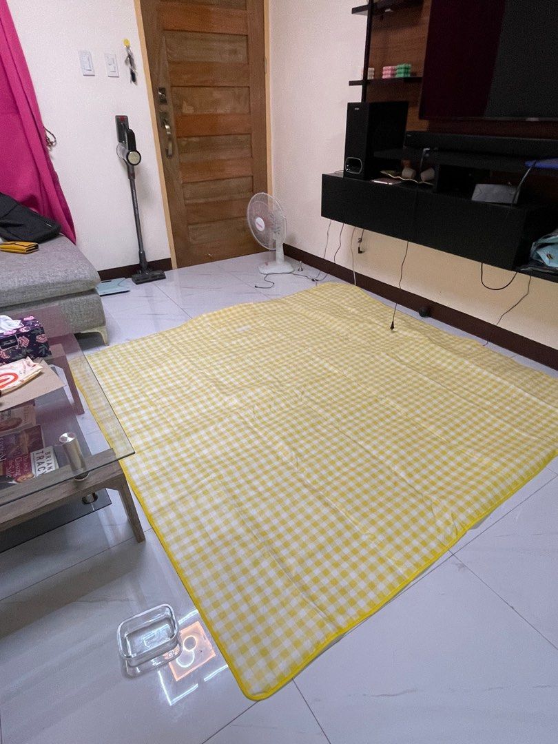 Picnic Mat - for beach, picnics, etc.. (Category: Exercise Mats) located in Makati City. Submitted by gottabeme_tin (Listing ID 1284482726, Image 2). Description: Never nagamet - dahil di natuloy ang outing. .