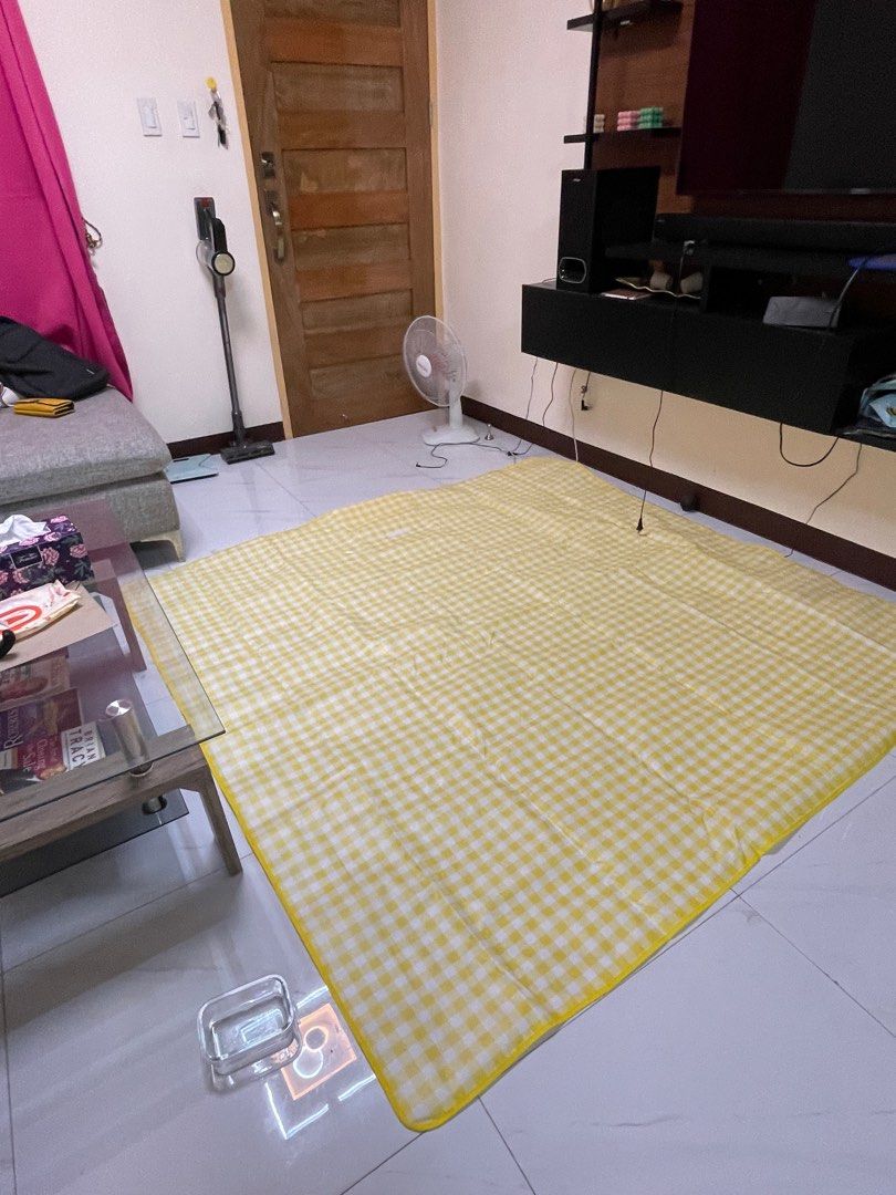Picnic Mat - for beach, picnics, etc.. (Category: Exercise Mats) located in Makati City. Submitted by gottabeme_tin (Listing ID 1284482726, Image 1). Description: Never nagamet - dahil di natuloy ang outing. .
