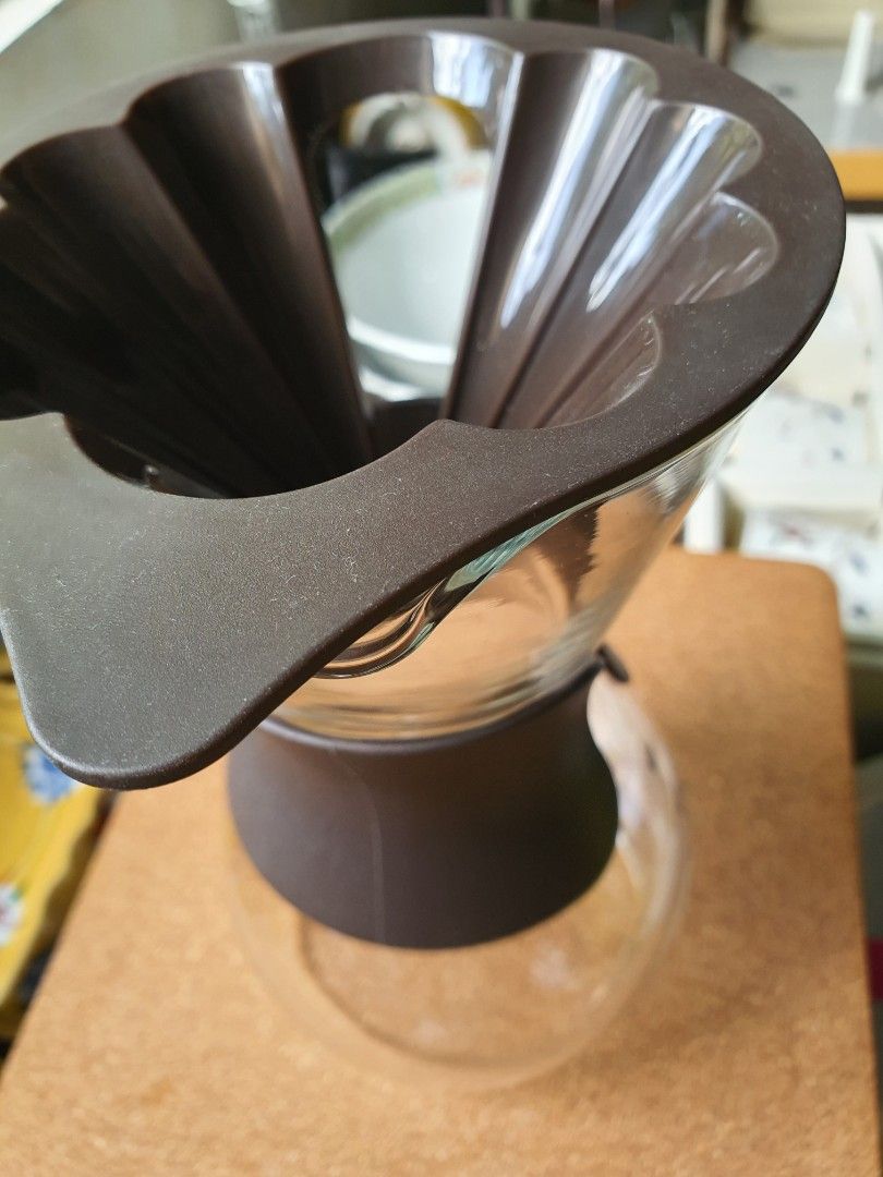 PYREX POUR OVER COFFEE MAKER (Category: Coffee Machines & Makers) located in Rizal. Submitted by missytin (Listing ID 1284309626, Image 2). Description: branded PYREX makes up to 5 cups made in Japan please manage your expectations as these items are either lightly used or old stocks and might have minor scratches/removable stains. UNLESS STATED AS BRAND NEW LAST PRICE POSTED. Gcash payment No reservation, payment first basis. Pick up in Taytay R