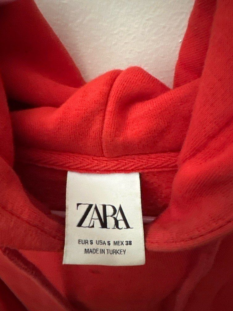Red hoodie 2025 zara