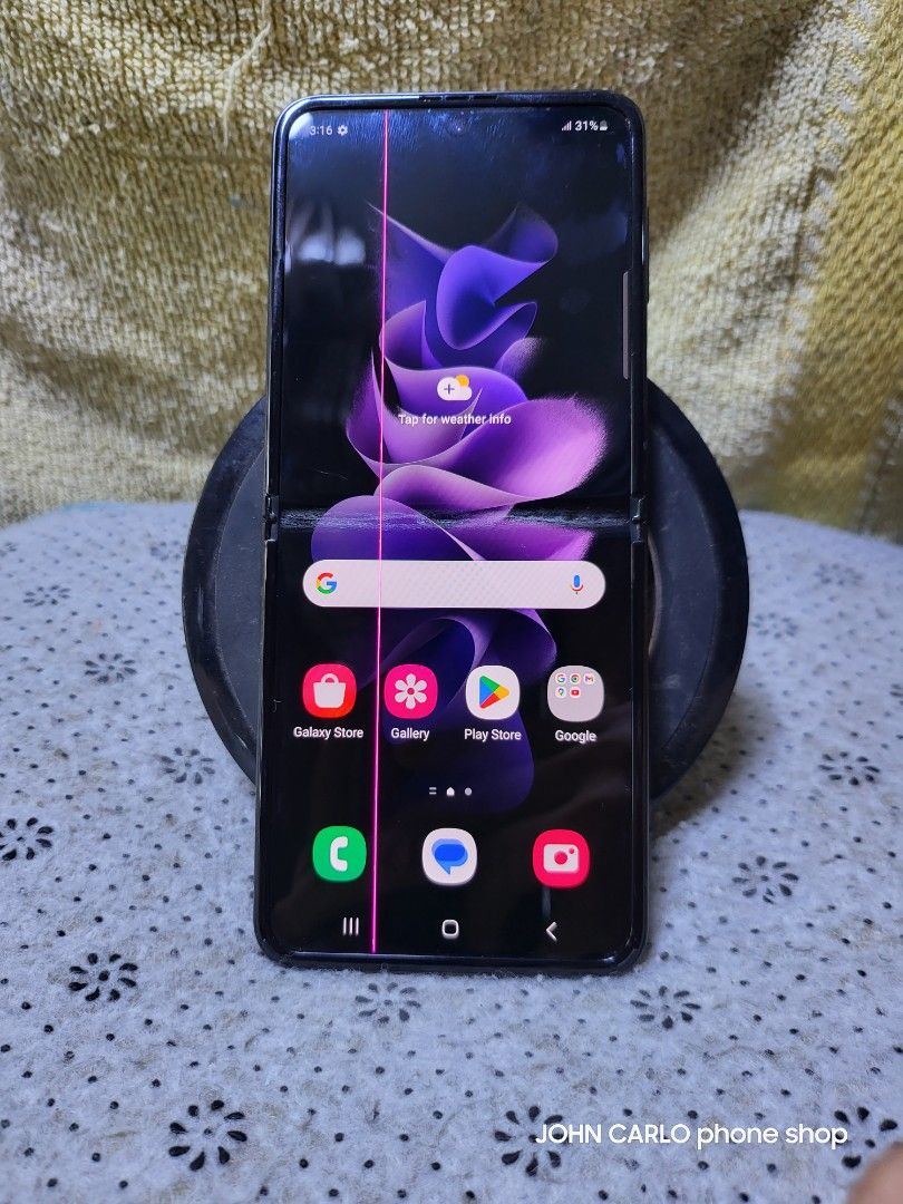 Samsung Z flip 3 5g (Category: Samsung) located in Quezon City. Submitted by mubrogadgets (Listing ID 1284485931, Image 2). Description: Samsung Z flip 3 5g ₱ 7499 WE ACCEPT CASH ON DELIVERY VIA LBC IN ALL PART OF PHILLIPINES AND LALAMOVE FOR IN METRO MANILA SAGOT NYO PO SHIPPING FEE rush selling issue one line and flip matk may mga dents lang sa gilid 128gb Foldable Dynamic AMOLED 2X, 120Hz, HDR10+, 1200 nits Qualcomm SM8350 Snapdragon 888 5G.