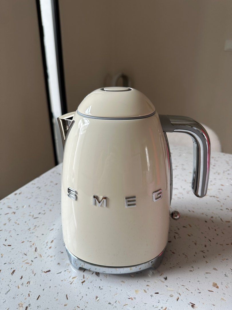 SMEG KETTLE cream colour, TV & Home Appliances, Kitchen Appliances