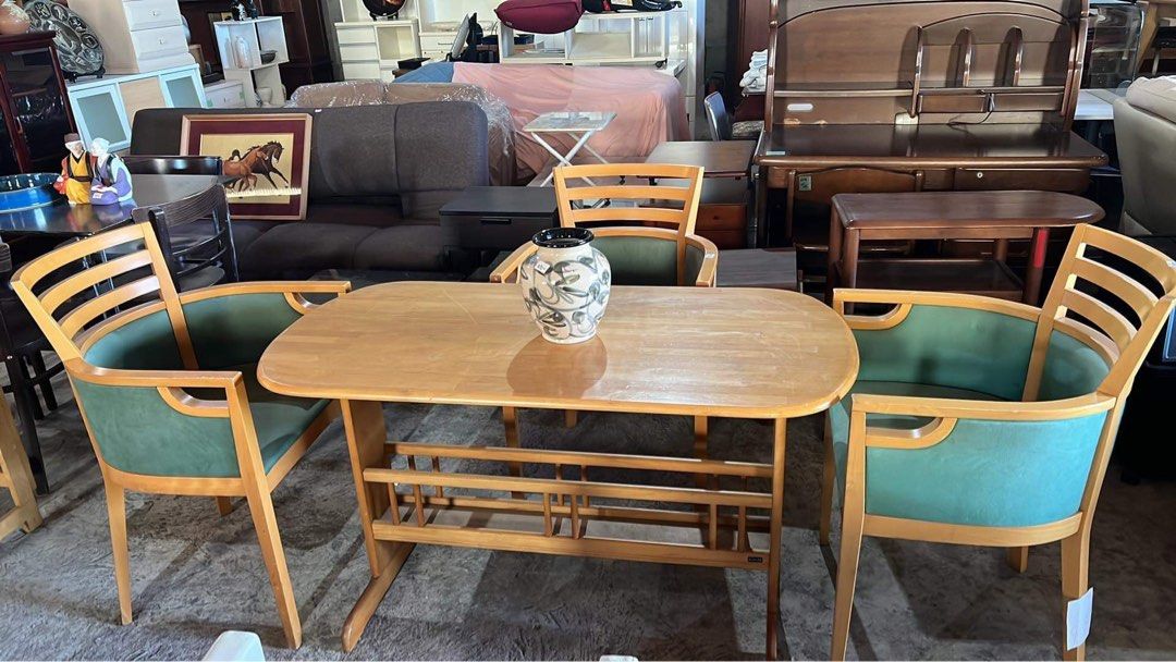 Sofa set (Category: Tables & Sets) located in Manila. Submitted by tjsells.101 (Listing ID 1284379563, Image 1). Description: .