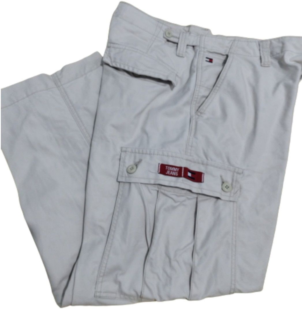 TOMMY HILFIGER WIDE LEG CARGO PANTS (Category: Jeans) located in Taguig. Submitted by ruye97 (Listing ID 1284319393, Image 2). Description: FS VINTAGE TOMMY HILFIGER CARGO PANTS L: 40 W: 33 CONDITION: 10/10 NO ISSUE LOCATION: TAGUIG MOP: GCASH LBC/LALAMOVE/MEETUP TAGUIG ONLY PM FOR MORE INFO..