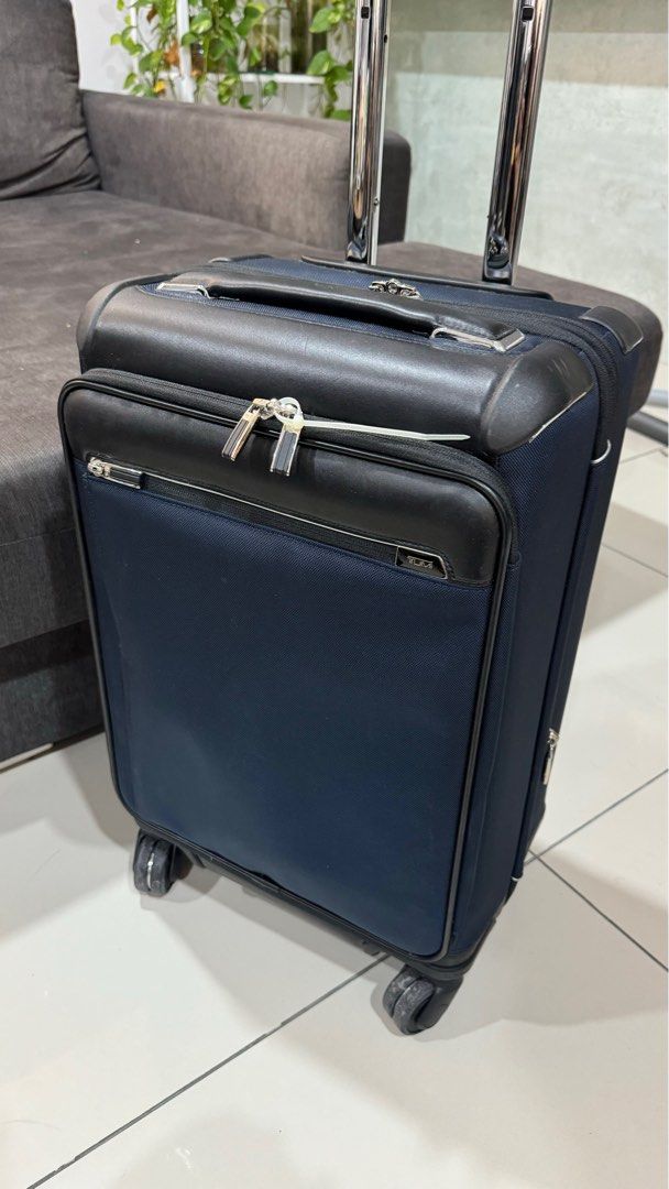 Tumi gatwick store