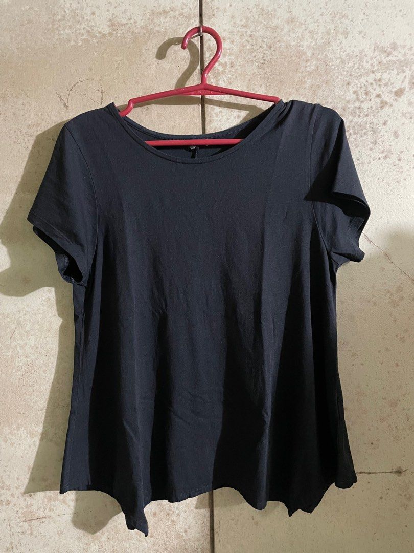Uniqlo Black Flowy Top (Category: Blouses) located in Manila. Submitted by shopdeclutterrepeat (Listing ID 1284360600, Image 1). Description: Small on tag No flaws Please manage your expectations. Items are either brand new or pre-loved. Flaws are indicated in the caption and photos. Additional photos may be provided via DM..