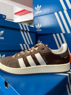 (Category: ) located in . Submitted by chillingimavillain_sneakerstwo (Listing ID 1284433189, Image 1). Description: .