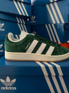 (Category: ) located in . Submitted by chillingimavillain_sneakerstwo (Listing ID 1284428452, Image 1). Description: .