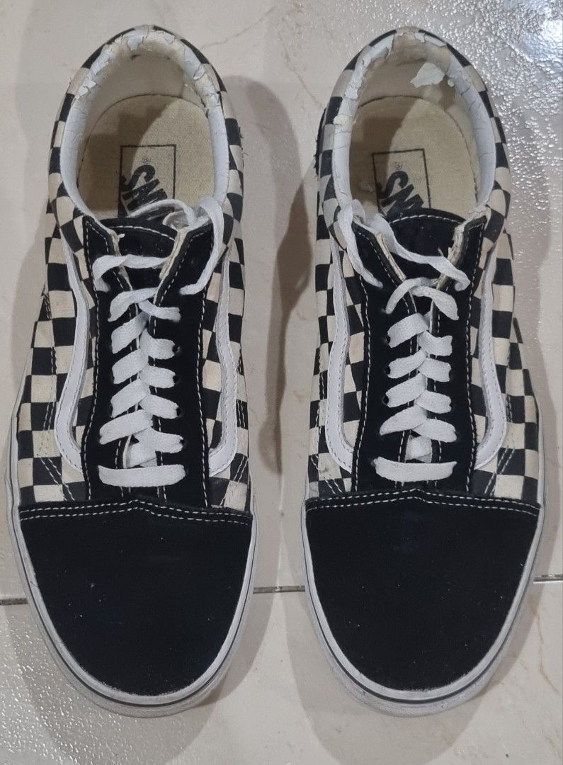 White checkerboard vans old hotsell skool