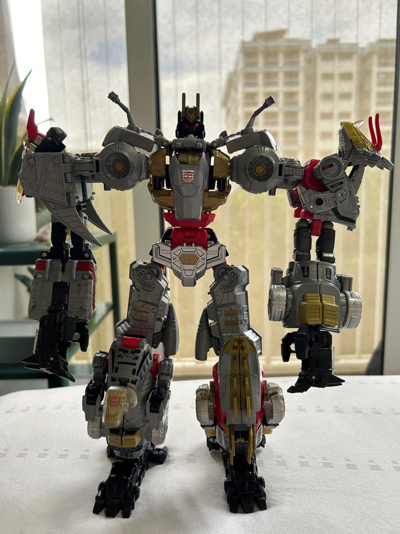 VERY GOOD CONDITION Transformers Combiner Wars Volcanicus