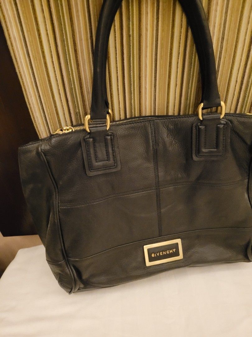 Vintage Givenchy Tote (Category: Luxury Bags & Wallets) located in Angeles City. Submitted by jheki (Listing ID 1284550785, Image 2). Description: can be used for laptop office bag pm me if you are interested. mura lang ibibigay..