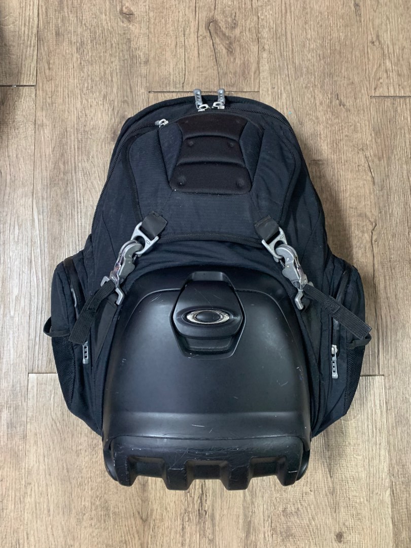 Oakley lunch box black backpack best sale