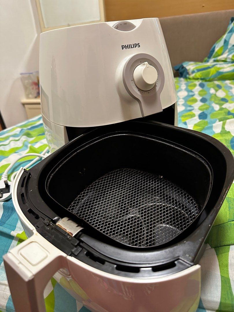 Well Used Philips HD9216 17 Daily Collection Air Fryer TV Home Appliances Kitchen Appliances Fryers on Carousell