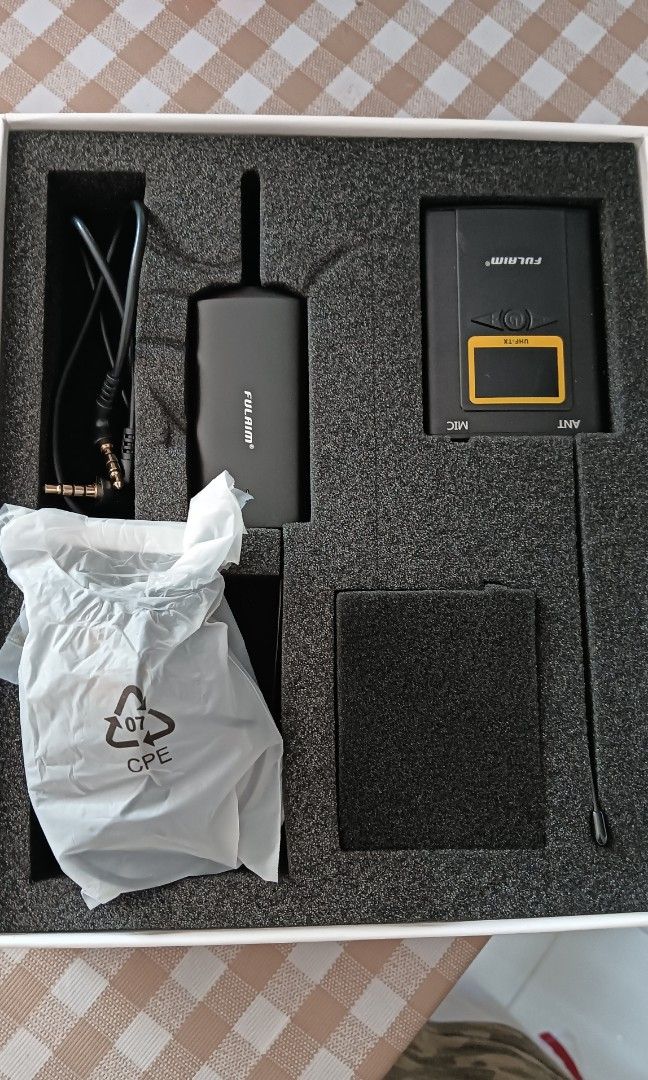 Wireless microphone system483766602847365120