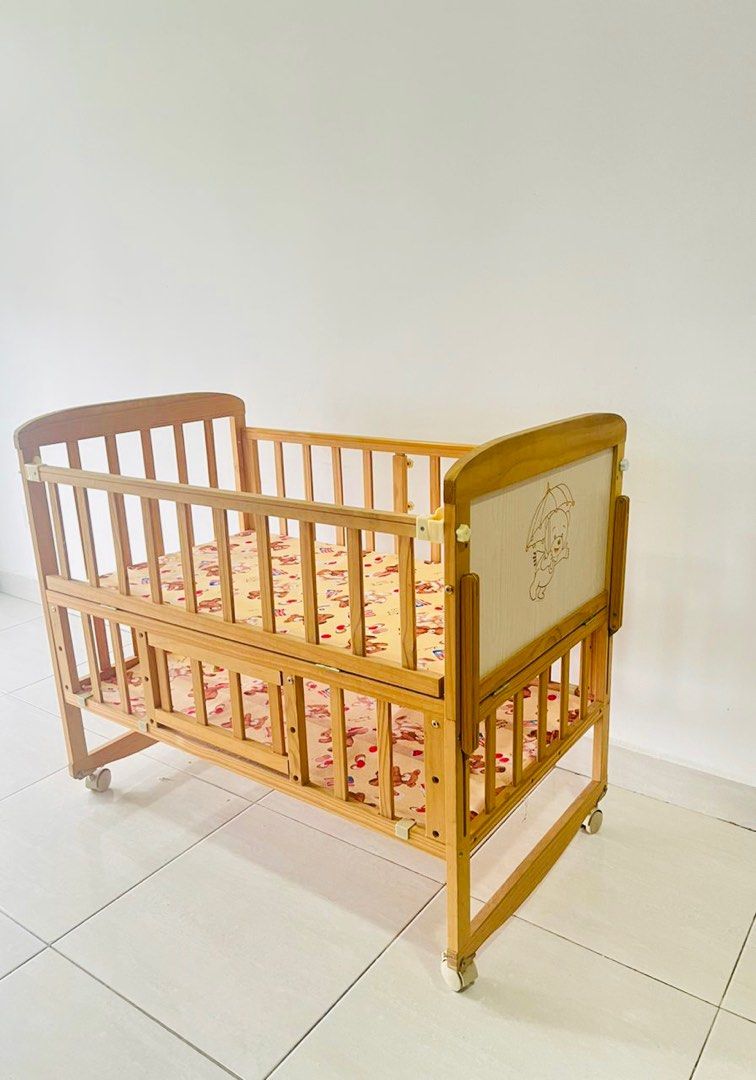 Wooden baby shop cradle second hand