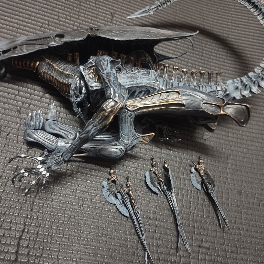 Neca alien shop queen bootleg