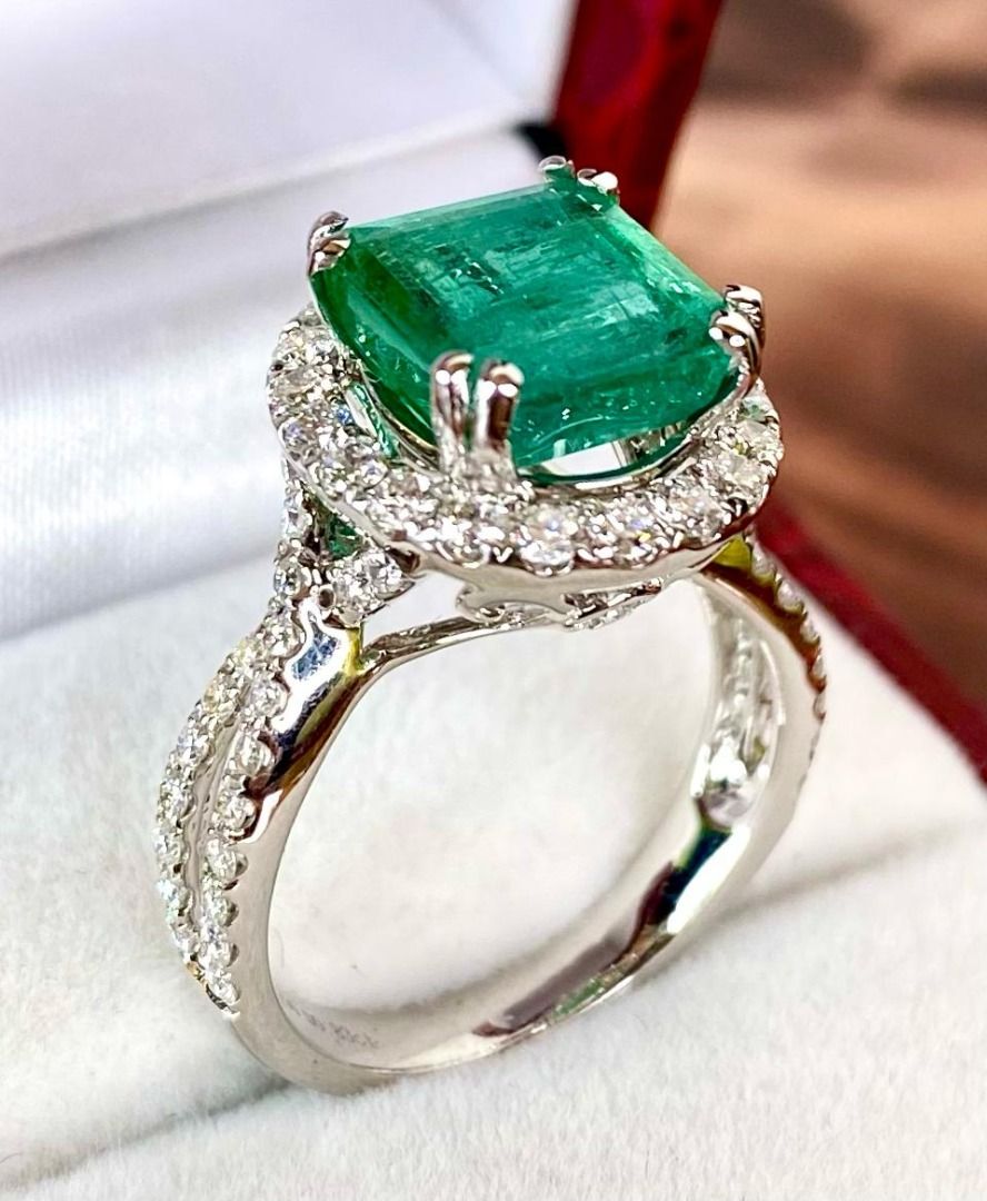 White gold emerald engagement rings outlet