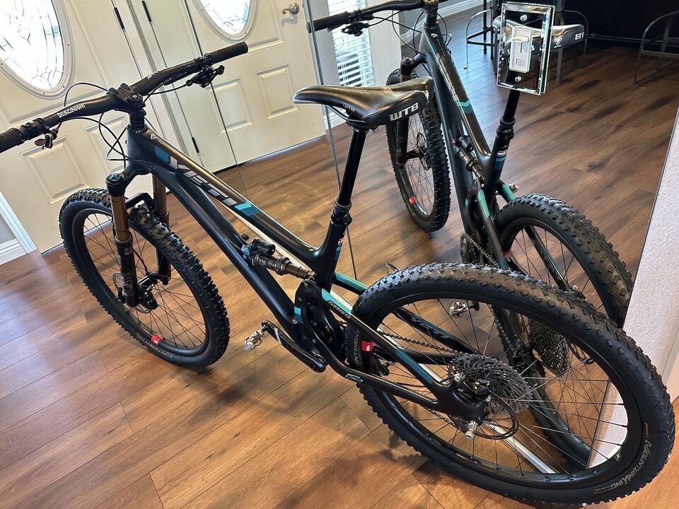2018 Yeti SB5.5 SRAM X01 Eagle Mountain Bike - Large Carbon Wheels Mountain Bike (Category: Bicycles) located in Canberra. Submitted by valuestore78475 (Listing ID 1284793838, Image 1). Description: 2018 Yeti SB5.5 SRAM X01 Eagle Mountain Bike - Large Carbon Wheels Mountain Bike This 2018 Yeti SB5.5 SRAM X01 Eagle Mountain Bike is the perfect option for any avid mountain biker. With carbon fiber material, disc hydraulic brakes, and full suspensio