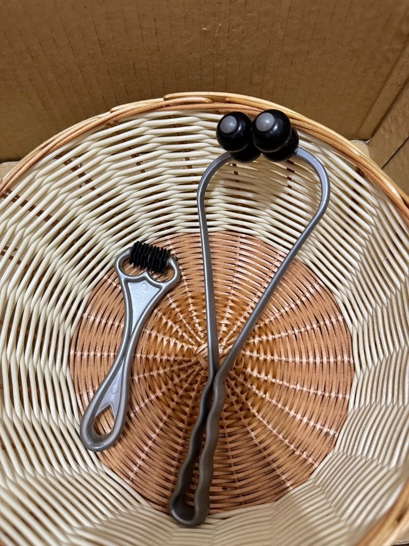 日本 大創臉部/身體/肩頸 按摩滾輪器