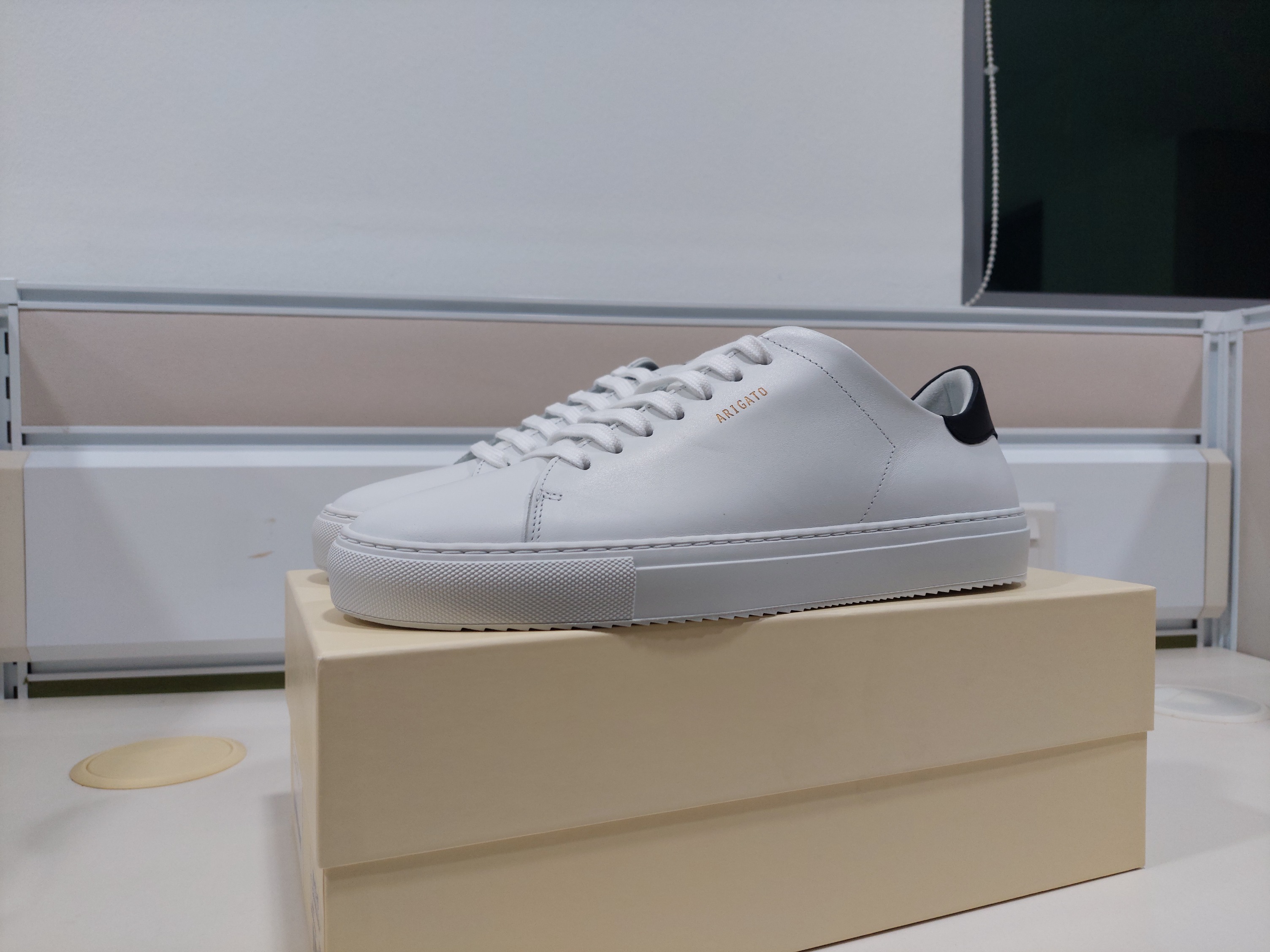 Axel Arigato White Clean 90 Contrast Sneaker with black lining