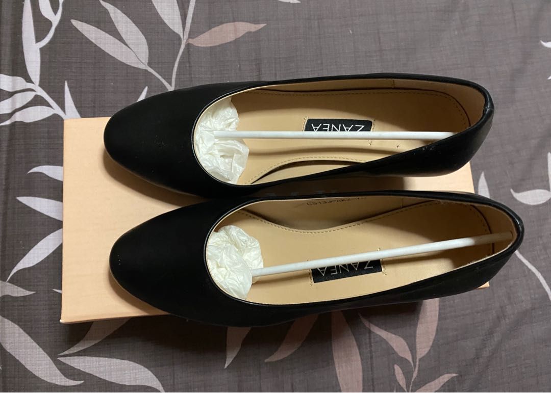 Black Shoes Size 6 heels and flats