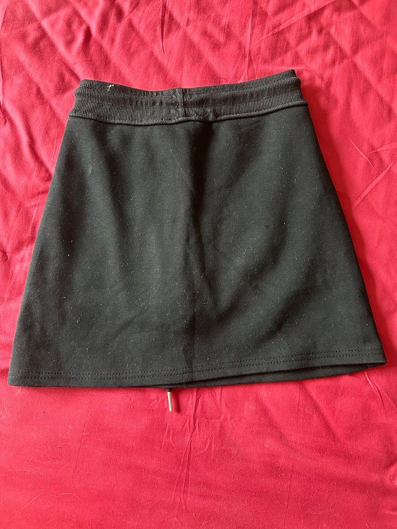 Black mini skirt with elastic waistband sale