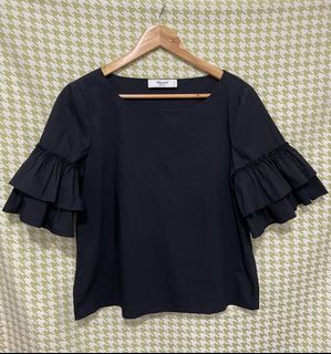 (Category: ) located in . Submitted by designerbrandsforless (Listing ID 1284715207, Image 1). Description: .