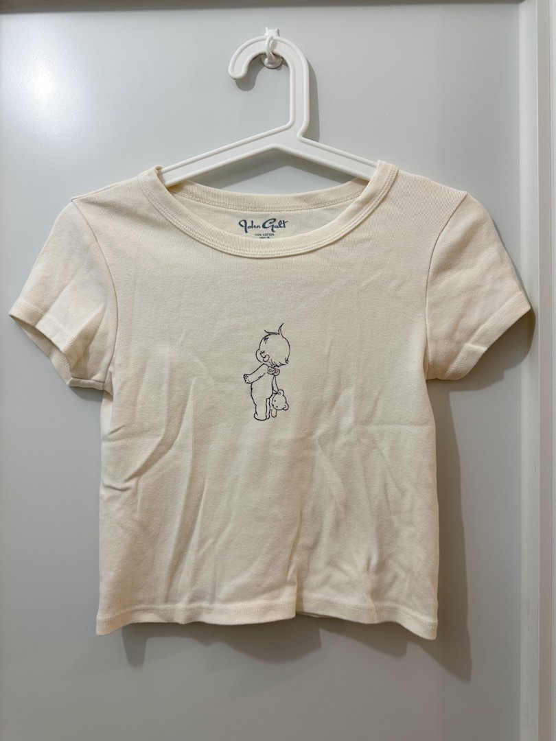 Brandy Melville Eden top, 女裝, 上衣, T-shirt - Carousell