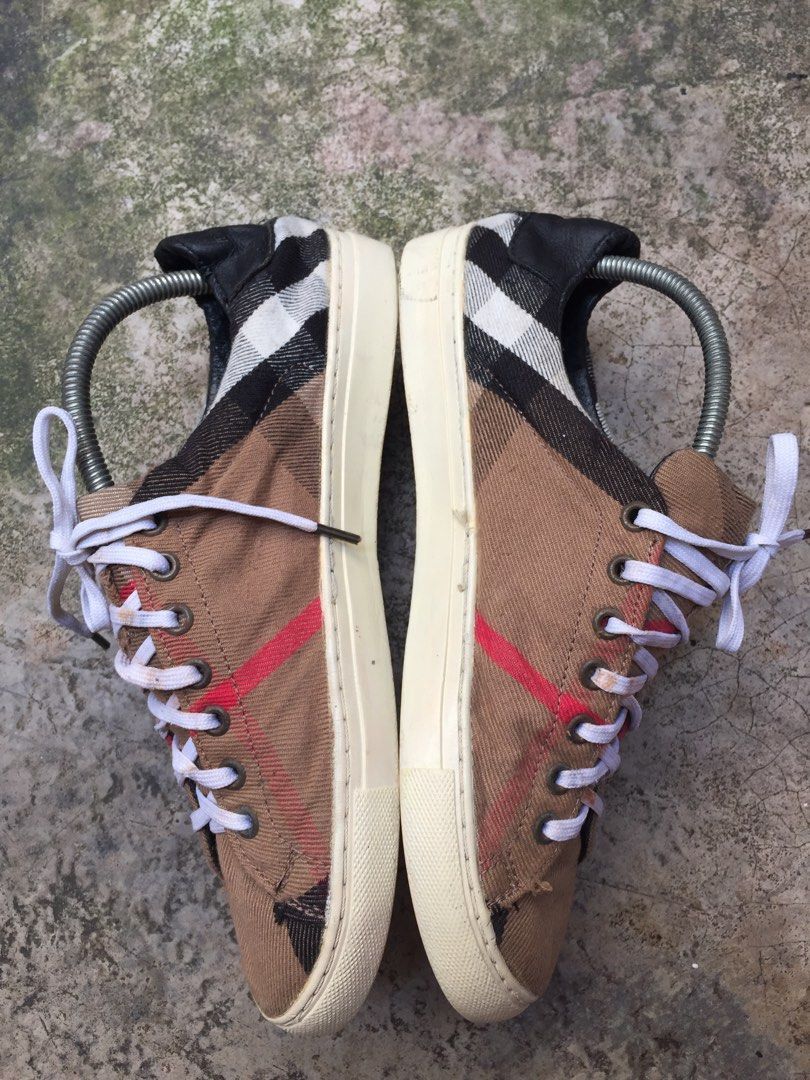 Burberry nova hotsell check shoes