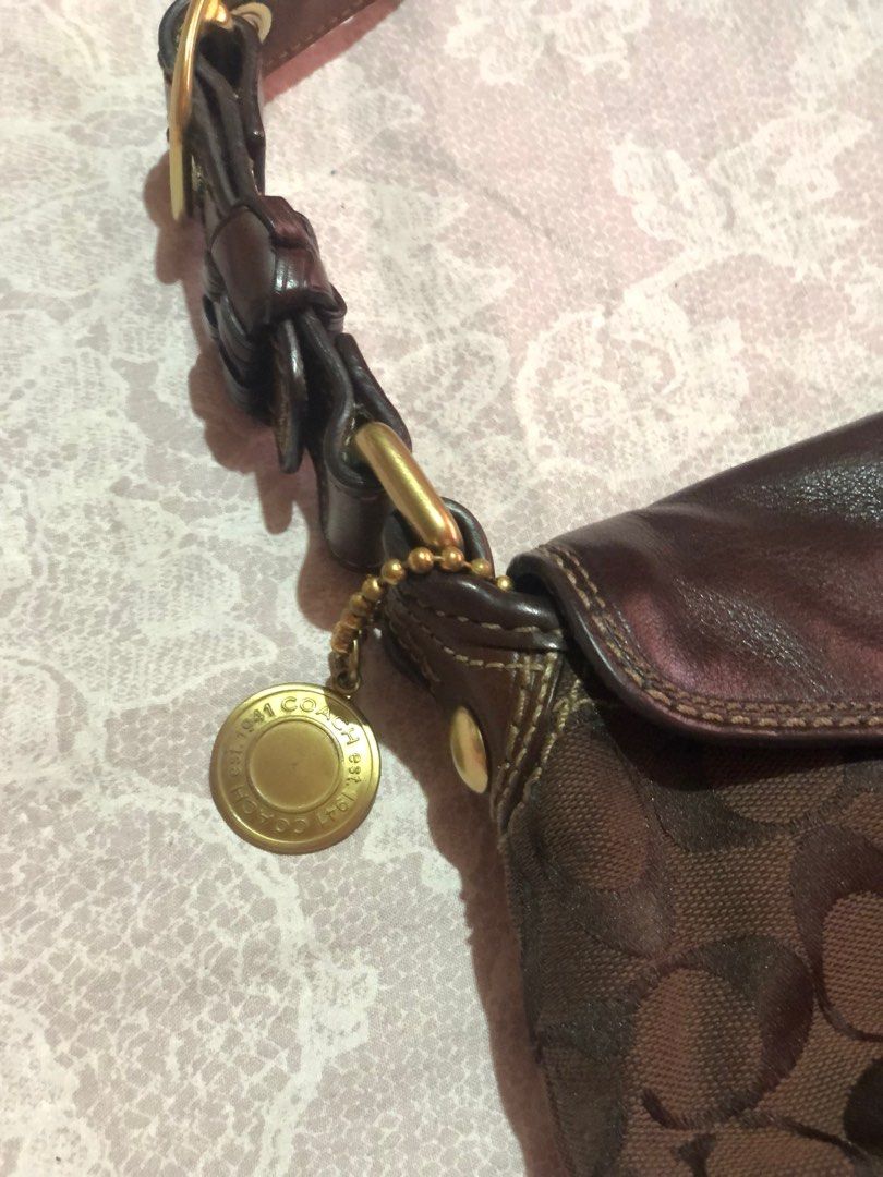 Coach Kili Shoulder Baguette Bag (Category: Luxury Bags & Wallets) located in Manila. Submitted by declutterwithyana (Listing ID 1284580836, Image 2). Description: Good as new, US bought Rfs: Decluttering Mahogany Color.