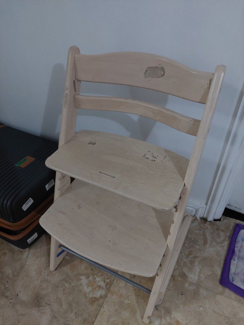 Combi Mini High Chair (Category: Kids Tables & Chairs) located in Manila. Submitted by geederoca (Listing ID 1284725032, Image 1). Description: Combi Mini High Chair Adjustable Seat and foot plate In good condition, with signs of usage. No issues, complete screws. can be disassembled MOP: gcash or bank transfer (BPI/Security Bank).