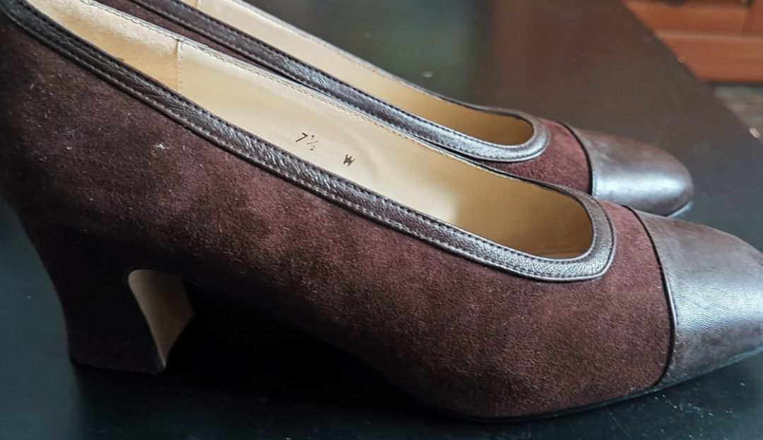 Etienne aigner cheap classic pumps