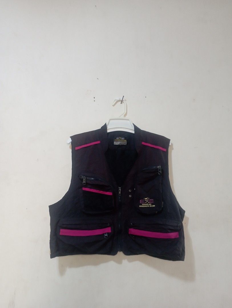 Exe multipocket vest (Category: Vests) located in Sariaya. Submitted by jimquelazon.23 (Listing ID 1284702559, Image 1). Description: Exe Multi pocket vest Excellent Condition Packable Yung Backpart At may inside pocket W-20.5 L-21 No issue.