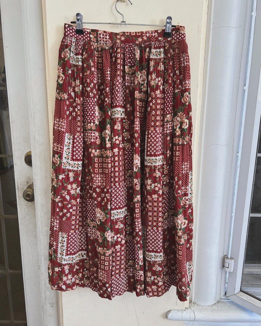 Floral pleated skirt (Category: Skirts) located in Davao. Submitted by thedeclutterMD (Listing ID 1284692681, Image 1). Description: Waist 26-28in Length 31in.