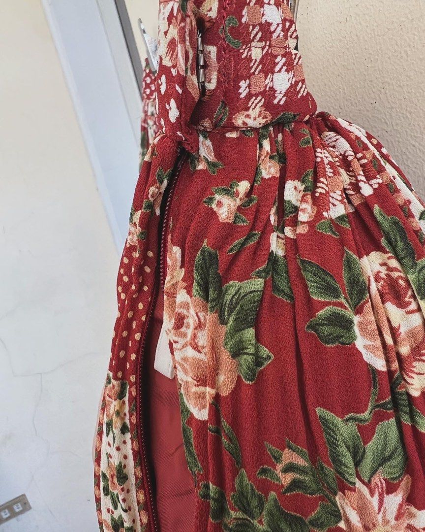 Floral pleated skirt (Category: Skirts) located in Davao. Submitted by thedeclutterMD (Listing ID 1284692681, Image 3). Description: Waist 26-28in Length 31in.