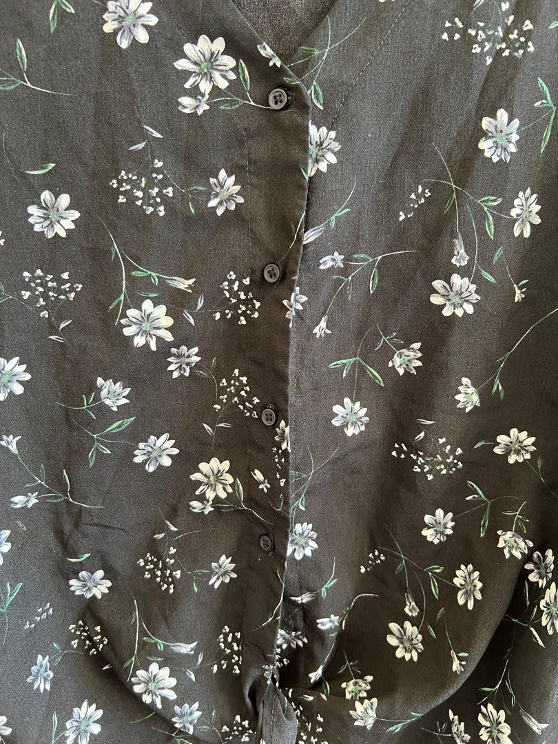 Forme floral top (Category: Blouses) located in Davao. Submitted by thedeclutterMD (Listing ID 1284554633, Image 3). Description: Bust 40in Small on tag but fits upto large. Loose type.