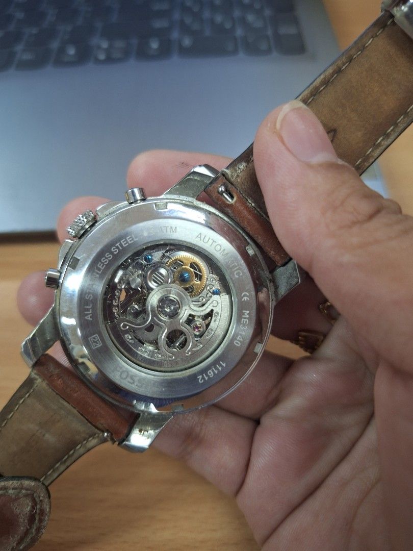 Fossil Automatic (Category: Men's Watches) located in Manila. Submitted by madecuratedwithlove11 (Listing ID 1284651014, Image 3). Description: Automatic Fossil Watch strap main issue (need replacemenr) and glass scratch.