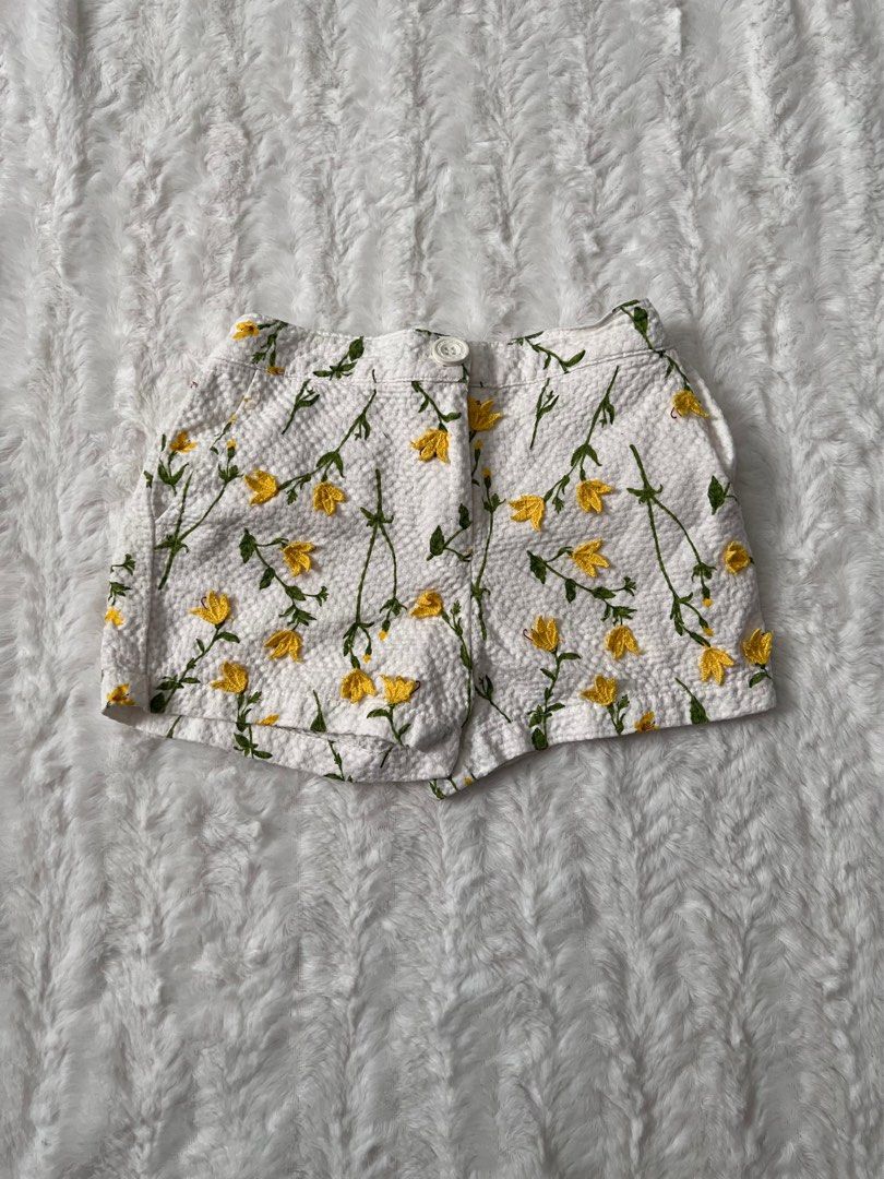 Gingersnap short for girls (Category: Babies & Kids Fashion) located in Cabanatuan. Submitted by rinalucia (Listing ID 1284575850, Image 1). Description: .