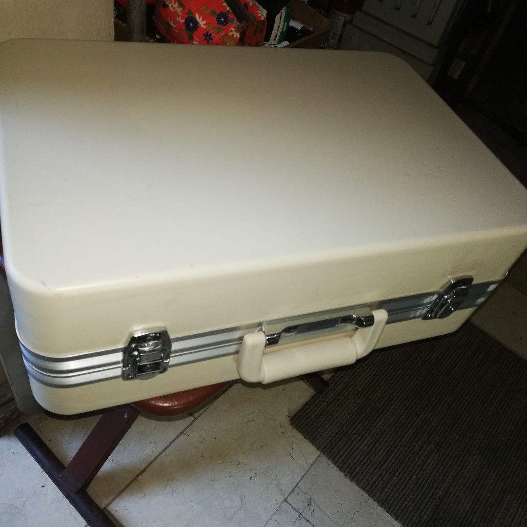 hard case, (luggage type) (Category: Storage Boxes & Baskets) located in Paranaque City. Submitted by 4thestate.surplusan (Listing ID 1284609784, Image 3). Description: very nice and mint condition hard case, dimension. 44cm x 29cm width x 17cm height.
