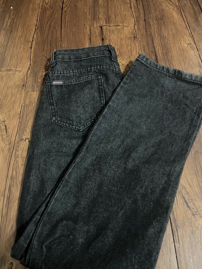 high waist black straight cut jeans (Category: Jeans) located in Quezon City. Submitted by jamidepop (Listing ID 1284720468, Image 2). Description: .