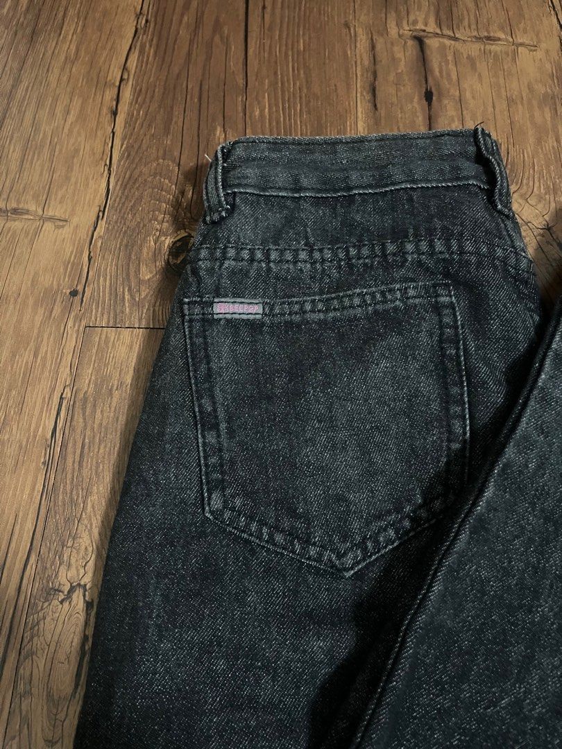 high waist black straight cut jeans (Category: Jeans) located in Quezon City. Submitted by jamidepop (Listing ID 1284720468, Image 3). Description: .