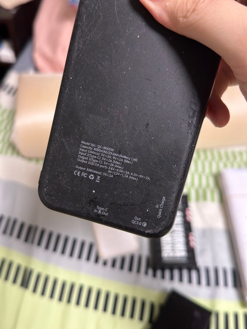Inno3C 8000mah powerbank (Category: Batteries & Power Banks) located in Manila. Submitted by ojroom (Listing ID 1284669993, Image 3). Description: Inno3C 8000mah powerbank Type C, USB, and wireless charging. No issues.