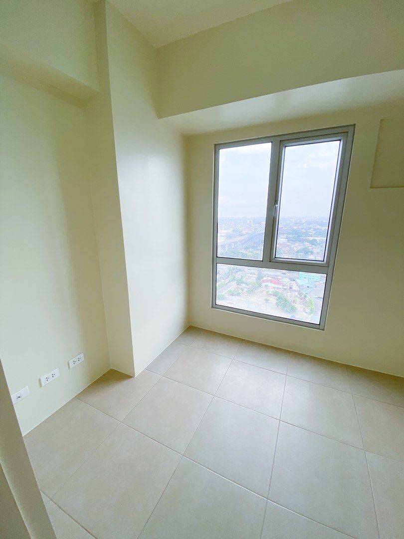 Jr One Bedroom Avida Cloverleaf (Category: Apartments & Condos) located in Mandaluyong City. Submitted by a.m.closet (Listing ID 1284604219, Image 3). Description: Developer: AVIDA (AYALA LAND) Location: A. Bonifcio Avenue, Balintawak, Quezon City Price: P3,998,000 NET Taxes and Transfer c/o Buyer (CGT,DST and etc.) 📍Serves as the gateway to & from Northern Luzon 📍Accessible to Ayala Cloverleaf Mall 📍Accessible to EDSA, NLEX and Skyway Stage 3