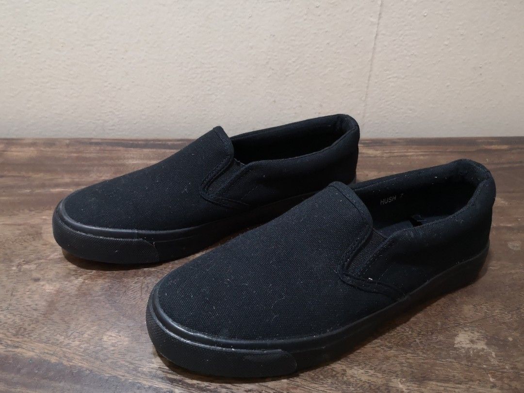 Kicks black slip ons (Category: Sneakers) located in Quezon City. Submitted by skyebear (Listing ID 1284605949, Image 2). Description: Kicks black slip ons Size 7.