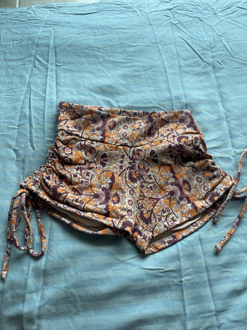 Liquido yoga shorts Carousell