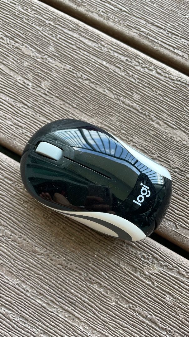 Logitech Wireless Mouse (Category: Mouse & Mousepads) located in Singapore. Submitted by generalwidestore (Listing ID 1284657158, Image 1). Description: Condition 10/10.