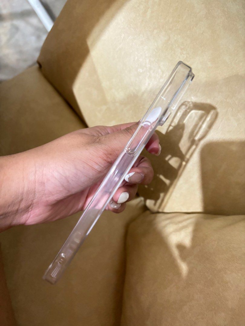 Magsafe Acrylic Case for iPhone 14plus/15plus (Category: iPhone 15 Series) located in Rodriguez. Submitted by a.piaaa2.0 (Listing ID 1284677126, Image 3). Description: Brand new Clear case Acrylic (HINDI MANINILAW) Magsafe sa likod ay nasa loob ng acrylic so no bump Very sleek & thin iPhone 14 Plus or 15 Plus.
